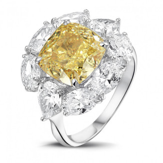 High Jewellery - Entourage ring in white gold with ‘fancy intense yellow’ cushion diamond and oval and pear shaped  diamonds