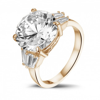 High Jewellery - Ring in red gold white round diamond and taper cut diamonds