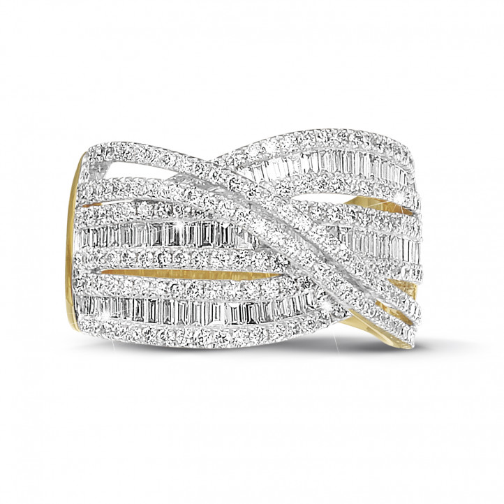 1.35 carat ring in yellow gold with round and baguette diamonds