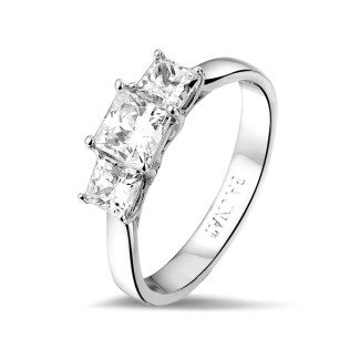 Engagement - 1.05 carat trilogy ring in white gold with princess diamonds