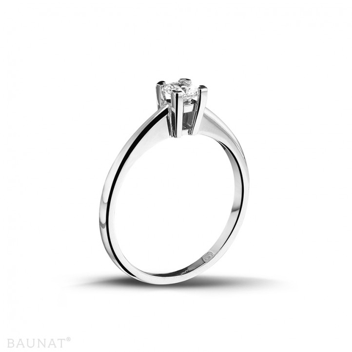0.30 carat solitaire ring in white gold with princess diamond