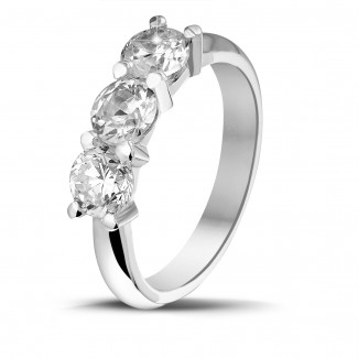 Rings - 2.05 carat trilogy ring in white gold with round diamonds