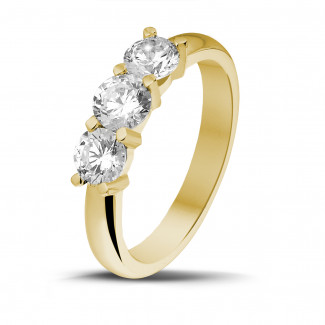 Rings - 1.00 carat trilogy ring in yellow gold with round diamonds
