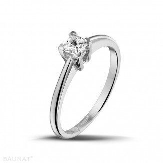 0.30 carat solitaire ring in platinum with princess diamond