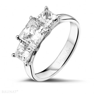 2.00 carat trilogy ring in platinum with princess diamonds