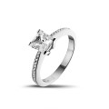 1.20克拉鉑金公主方鑽戒指 - 戒托群鑲小鑽