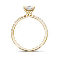 1.50克拉雷迪恩形黃金單鑽戒指 - 戒托群鑲小鑽