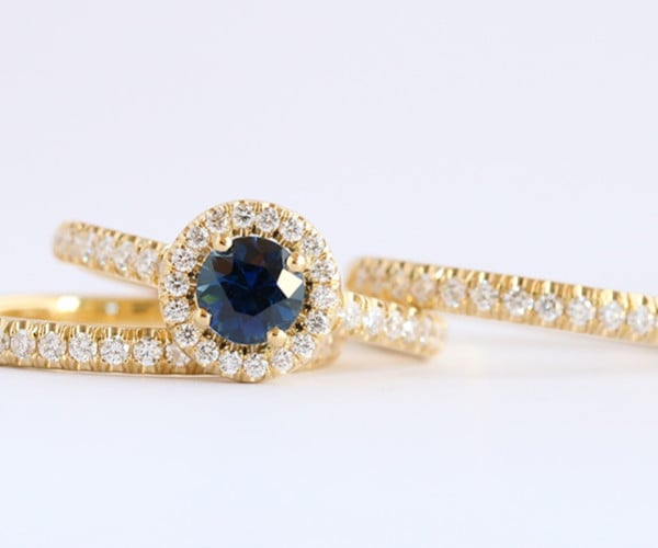 Engagement ring with sapphire from BAUNAT 