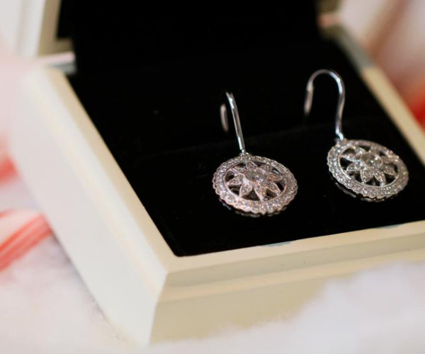 Why are star diamond earrings perfect for Christmas?