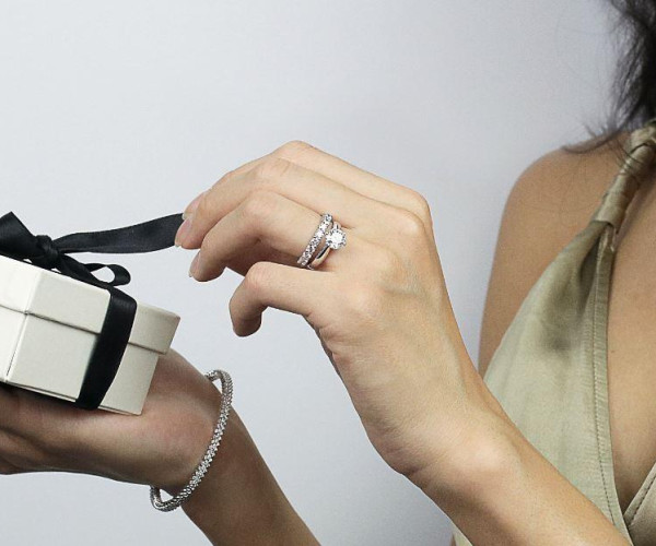 A gold ring for a casual chic Christmas party