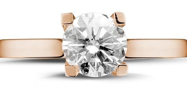 Diamond solitaire ring in red gold
