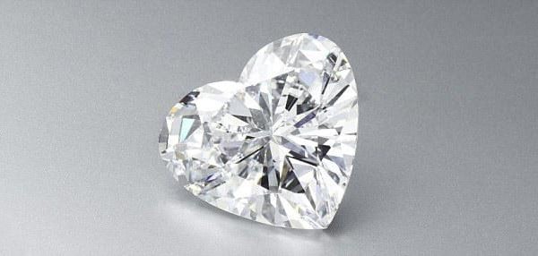 Loose heart-shaped diamond