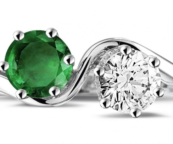 Buying a diamond jewel: add an emerald