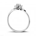 Anello con diamante da 0,15 carati in platino