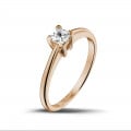 Anello solitario da 0,30 carati in oro rosso con diamante princess
