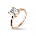 Anello solitario da 2,50 carati in oro rosso con diamante princess