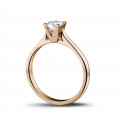 Anello con diamante solitario da 0,30 carati in oro rosso