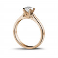 Anello con diamante solitario da 0,50 carati in oro rosso