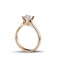 Anello con diamante solitario da 0,70 carati in oro rosso