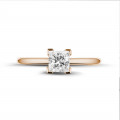 Anello solitario da 0,70 carati in oro rosso con diamante princess