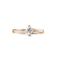 Anello solitario da 0,50 carati in oro rosso con diamante princess