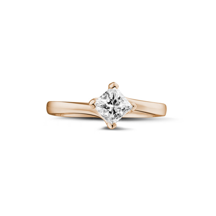 Anello solitario da 0,70 carati in oro rosso con diamante princess