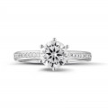 Anello solitario con diamante da 1,25 carati in oro bianco con diamanti laterali