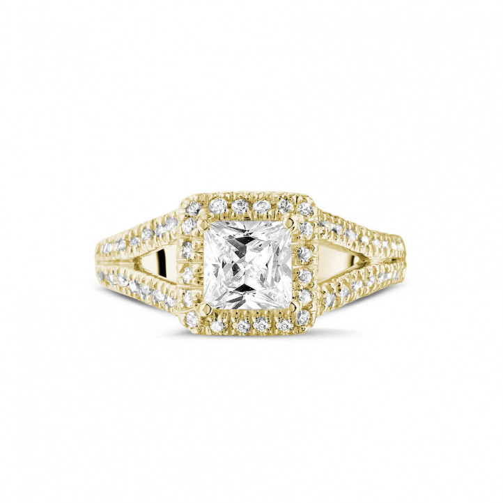 Anello solitario da 1,00 carati in oro giallo con diamante princess e diamanti laterali