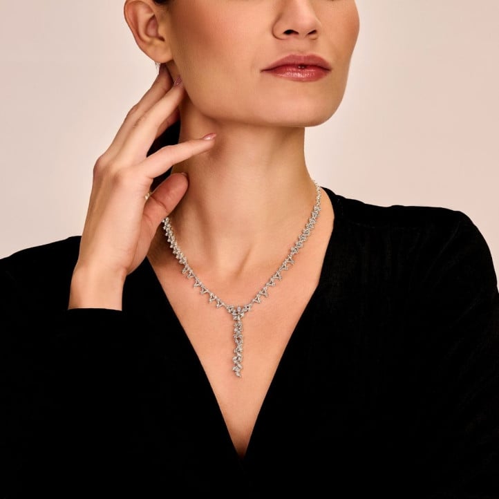 Collana da 7,00 carati in platino con diamanti rotondi e marquise