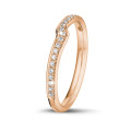 Anello eternity con diamanti curvi da 0,20 carati (mezzo set) in oro rosso