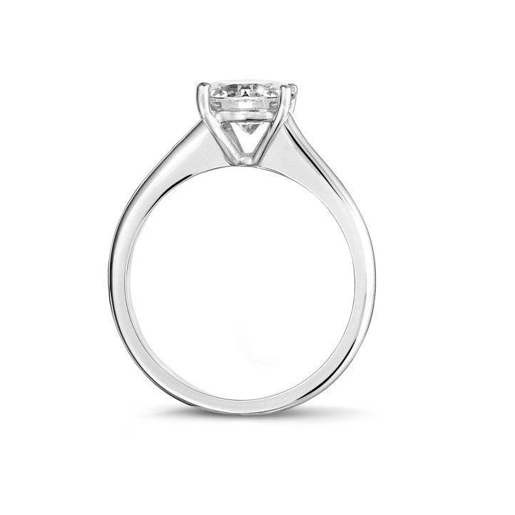 Anello solitario da 1,25 carati in oro bianco con diamante rotondo e quattro griffe