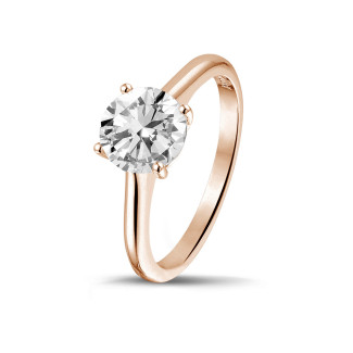 Anello solitario da 1,50 carati in oro rosso con diamante rotondo e quattro griffe