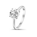 Anello solitario da 2,00 carati in oro bianco con diamante rotondo e quattro griffe