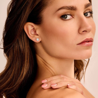 Orecchini - Orecchini classici con diamanti da 1,00 carati in oro giallo con quattro griffe