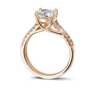 Anelli - Anello solitario da 2,00 carati in oro rosso con diamanti laterali