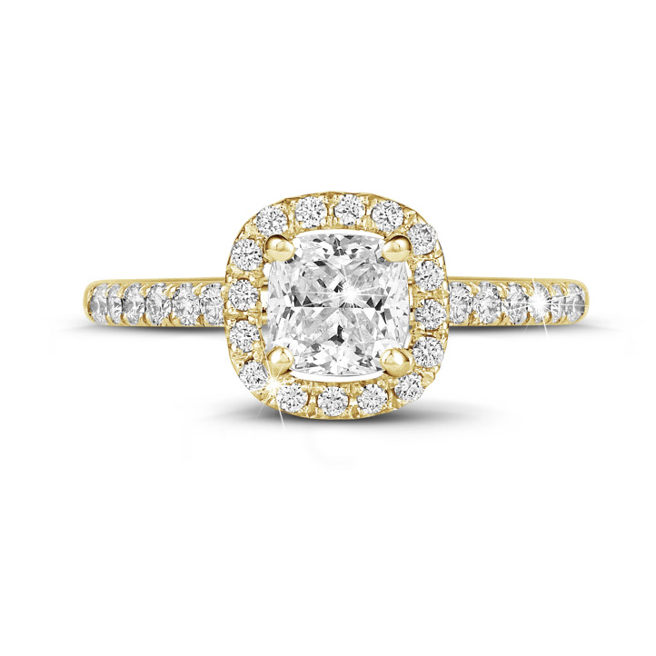 Anello solitario con halo da 1,50 carati con diamante taglio cuscino in oro giallo con diamanti rotondi