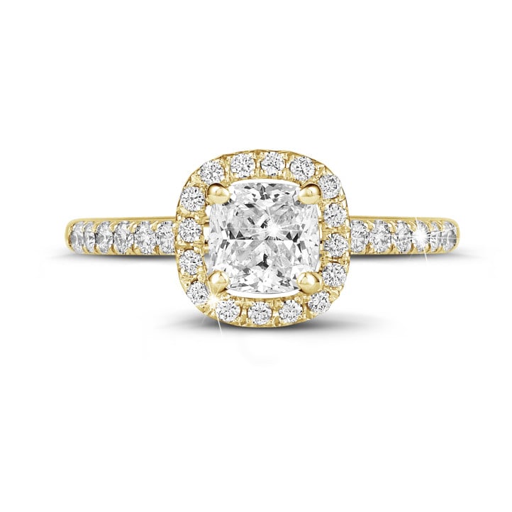 Anello solitario con halo da 1,50 carati con diamante taglio cuscino in oro giallo con diamanti rotondi