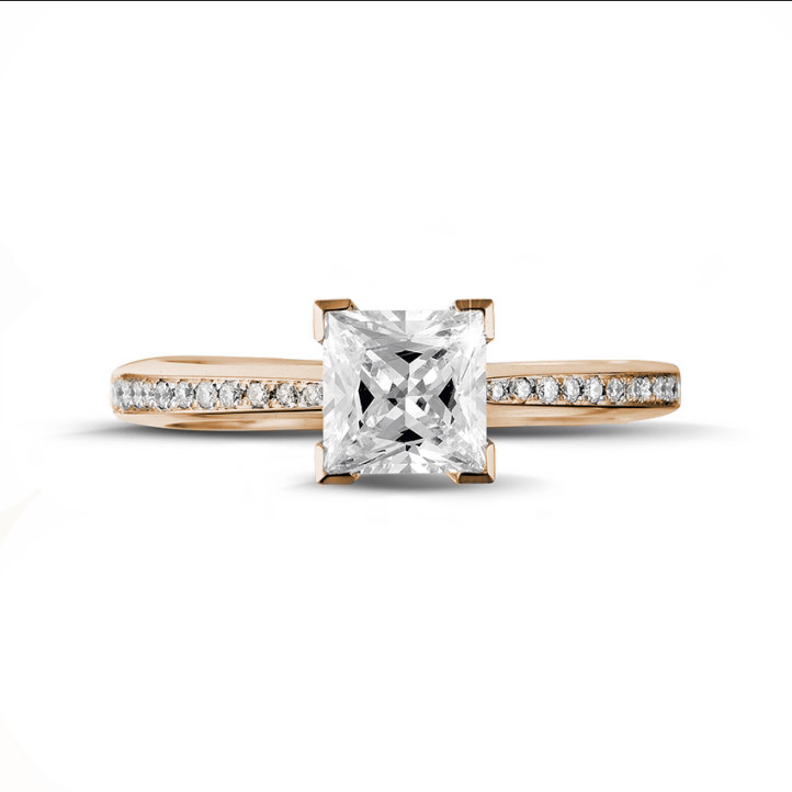 Anello solitario da 1,20 carati in oro rosso con diamante princess e diamanti laterali