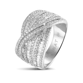 Anello da 1,35 carati in oro bianco con diamanti rotondi e baguette (disponibile nella misura 60)