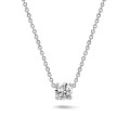 Pendente solitario da 0,90 carati in oro bianco con diamante rotondo