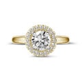 Anello solitario Halo da 0,50 carati in oro giallo con diamanti rotondi
