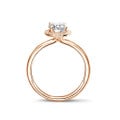 Anello con halo da 1,50 ct in oro rosso con diamante ovale
