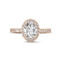 Anello con halo da 2,00 ct in oro rosso con diamante ovale