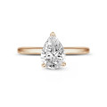 Anello solitario da 0,70 ct in oro rosso con diamante a goccia