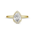 Anello con halo da 2,00 ct in oro giallo con diamante a goccia