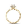 Anello con halo da 2,00 ct in oro giallo con diamante a goccia