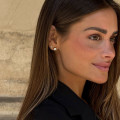 Orecchini solitari in oro bianco con diamanti rotondi da 0,50 Ct ciascuno