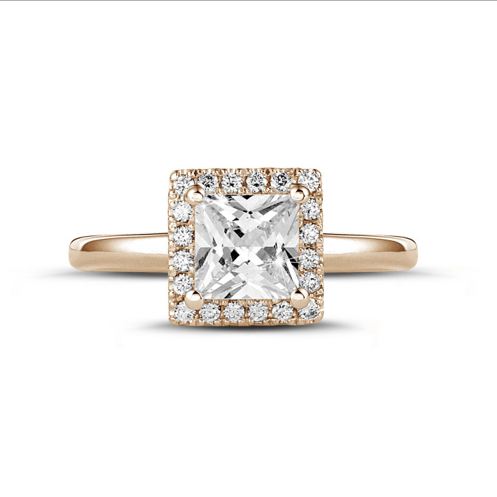 Anello solitario halo da 0,70 carati con diamante princess in oro rosso con diamanti rotondi