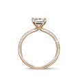 Anello solitario da 1,20 carati con diamante princess in oro rosso con diamanti laterali