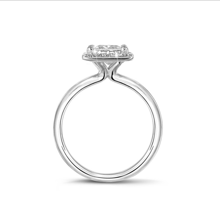 Anello solitario con halo da 1,20 carati con diamante princess in oro bianco con diamanti rotondi